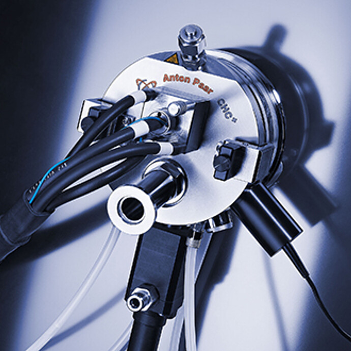 Cryo 和潮湿箱 CHC plus+ 是多用途 CHC Cryo 和潮湿箱与先进湿度 (RH) 发生器的独特组合，使用 X 射线衍射分析材料中湿敏和/或随温度变化的结构变化。