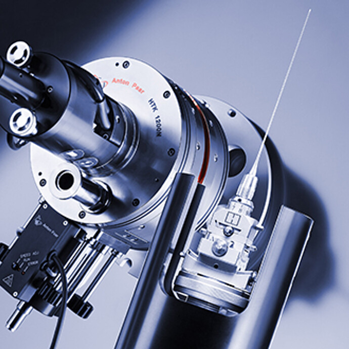 高温室 HTK 1200N，可用于在高达 1200 °C 的高温下进行透射和反射 XRD 组合研究